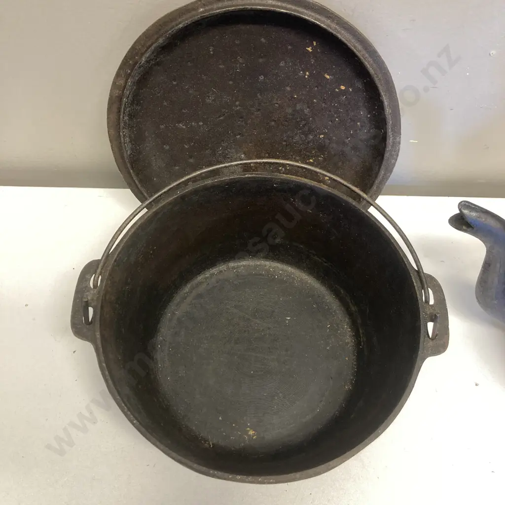 Cast Iron Teapot (Rusty Inside) & Cast Iron Dutch Oven Image 1++